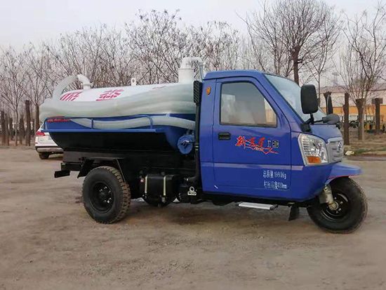 三輪吸糞車