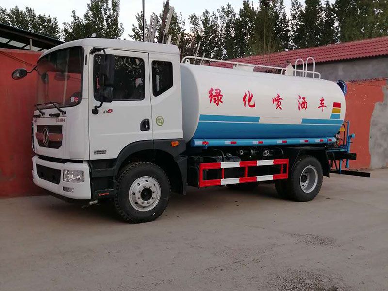 東風多利卡15霧炮灑水車