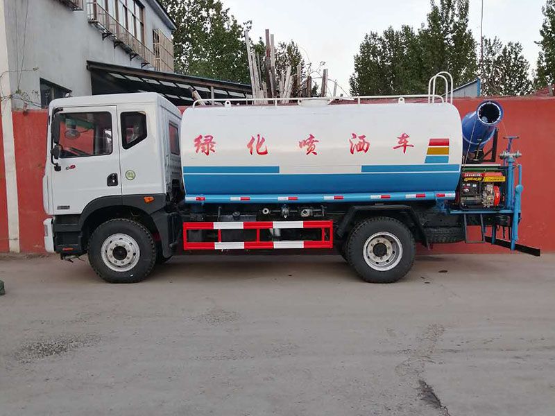 東風多利卡15霧炮灑水車