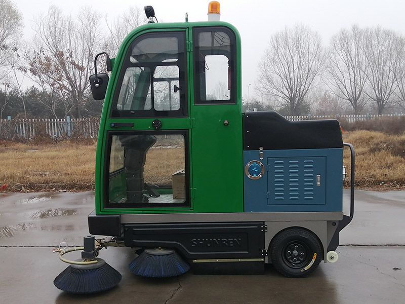 高端電動(dòng)掃地車(chē)