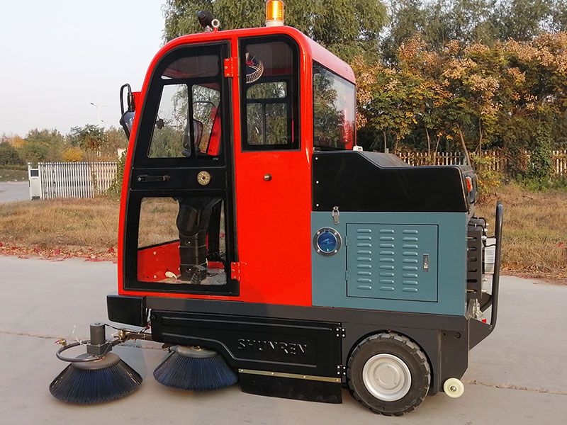 高端電動(dòng)掃地車(chē)