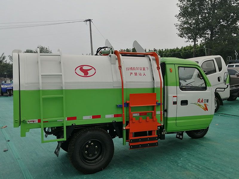 時(shí)風(fēng)垃圾車
