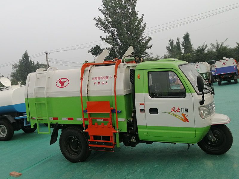時(shí)風(fēng)垃圾車