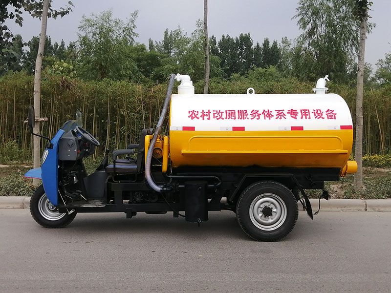 五征三立方吸糞車